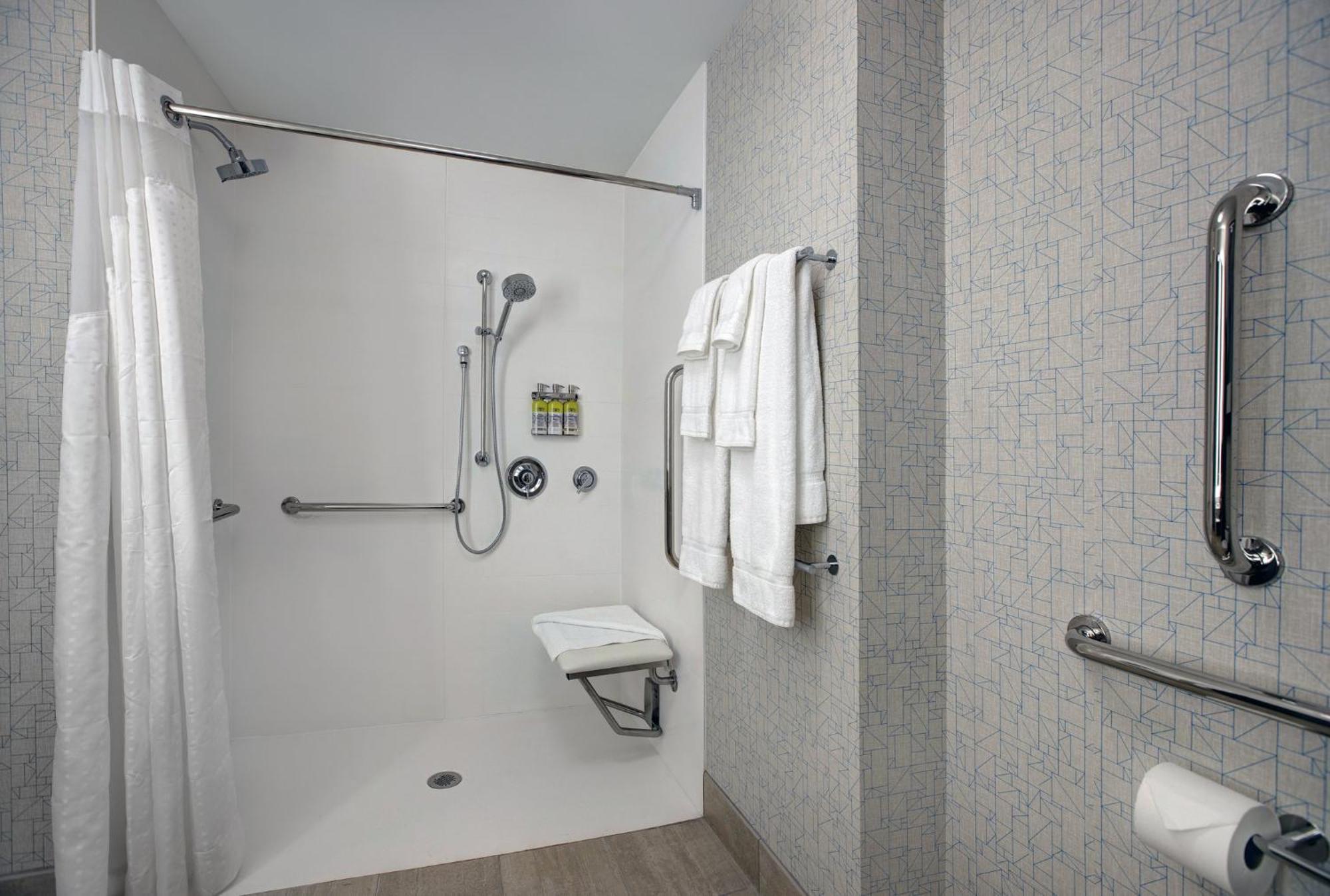 Holiday Inn Express - Milwaukee Downtown By Ihg Exterior photo